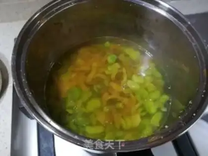 Make Bean petal gravy soup step 3