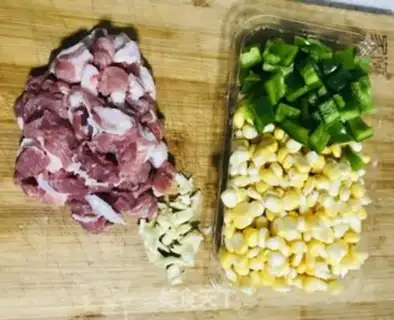Make Corn pepper fried meat step 1