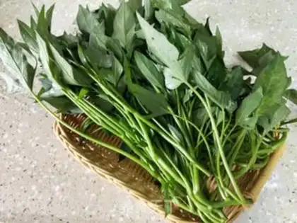 Make Clear the red potato leaves step 0