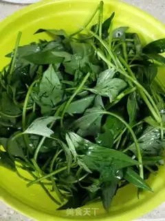Make Clear the red potato leaves step 1