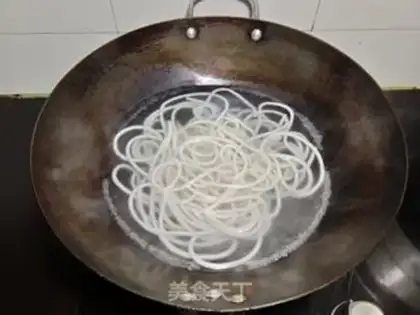 Make Sesame sauce and rice powder step 1