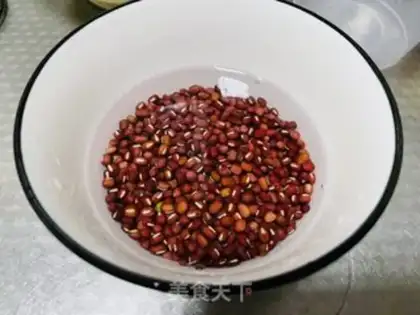 Make Sweet, sweet red bean soup step 1