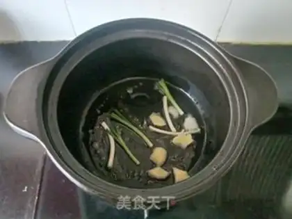 Make Egg shrimp dress with soup step 1