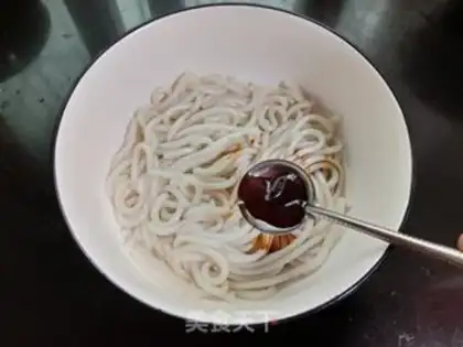 Make Sesame sauce and rice powder step 4