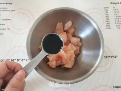 Make Dry-burned potatoes and chicken step 2