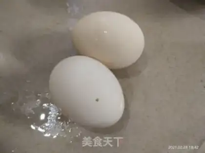 Make Pork and egg soup step 1