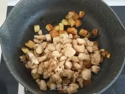Make Dry-burned potatoes and chicken step 7