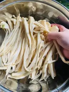 Make Homemade radish dry step 1