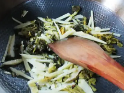 Make Pickles and swirling meat soup step 3