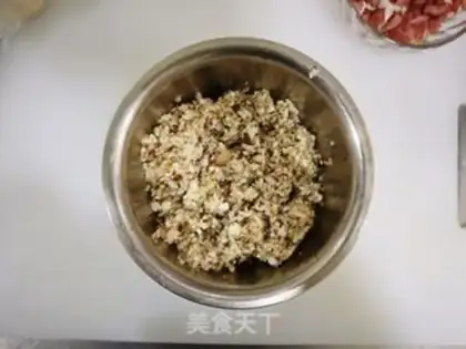 Make Scrambling of mushroom beef step 2