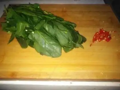 Make A spinach chicken skin step 2