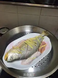 Make Mushrooms steamed yellowfish step 2