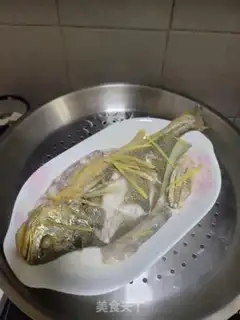 Make Mushrooms steamed yellowfish step 6