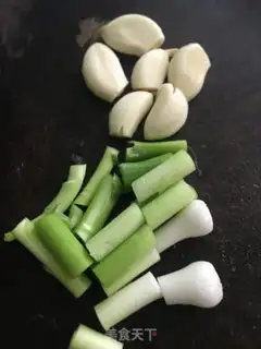 Make Gunmaru cuisine soup step 2
