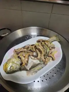 Make Mushrooms steamed yellowfish step 7
