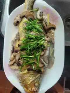 Make Mushrooms steamed yellowfish step 8