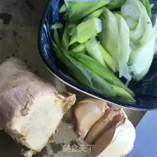 Make Spicy spicy root powder step 1