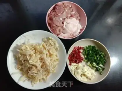 Make radish and fried meat step 0