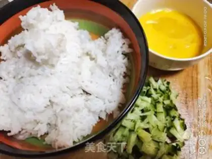 Make cucumber egg fried rice step 0