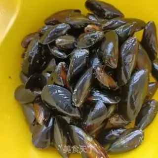 Make A mussels-peased chicken soup step 1