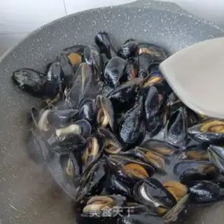 Make A mussels-peased chicken soup step 4