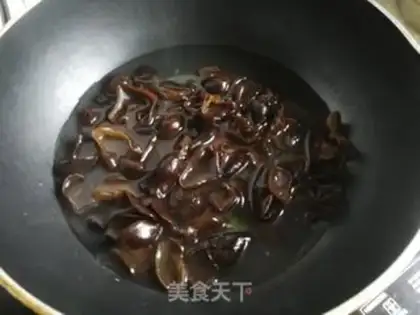 Make Blackwood onion fried eggs step 2