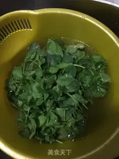 Make Peas-poo meatball soup step 1