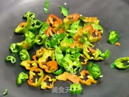 Make Hot pepper onion fried eggs step 2