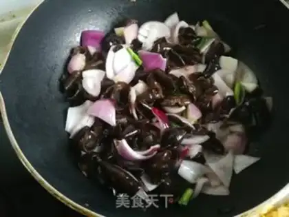 Make Blackwood onion fried eggs step 6