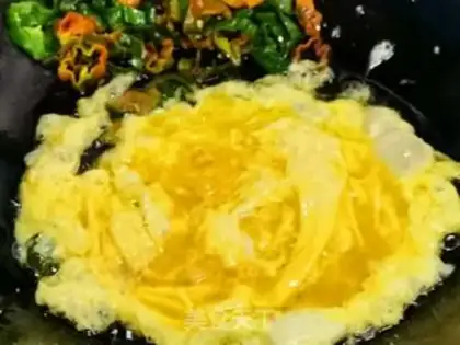 Make Hot pepper onion fried eggs step 3