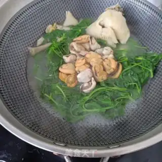 Make A mussels-peased chicken soup step 11