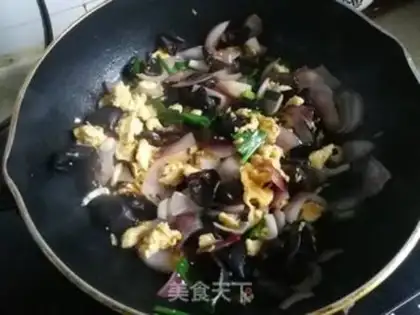 Make Blackwood onion fried eggs step 7