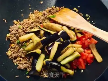 Make Meat and eggplant noodles step 4