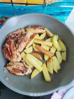 Make Potato fries with chicken wings step 9
