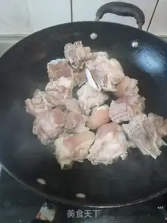 Make Red burning pig hands step 4