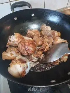Make Red burning pig hands step 5