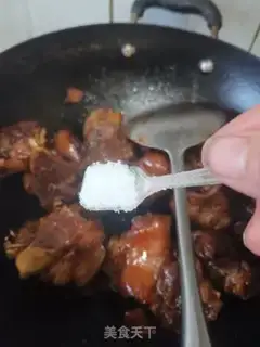 Make Red burning pig hands step 6