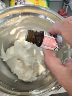 Make Sakura Tiramisu step 2