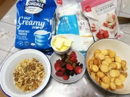 Make Strawberry dry souffle step 0