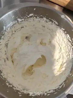 Make Sakura Tiramisu step 4