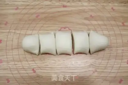 Make A milk bun of flowers step 5