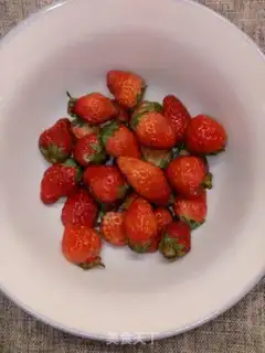 Make Fresh strawberry juice step 0