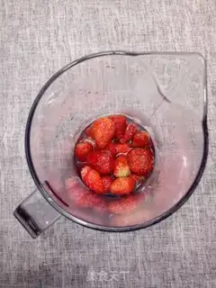 Make Fresh strawberry juice step 1
