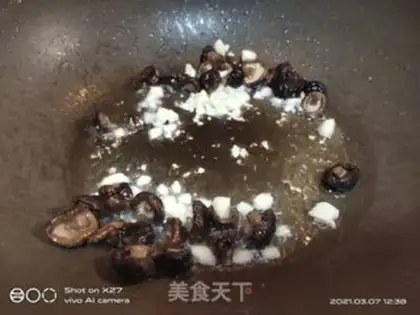 Make Fry mushrooms and canonies step 1