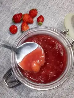 Make Strawberry juice step 1