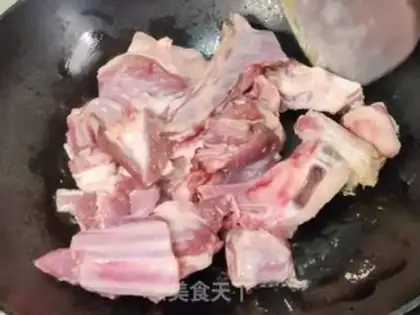 Make Yellow lamb chops step 1
