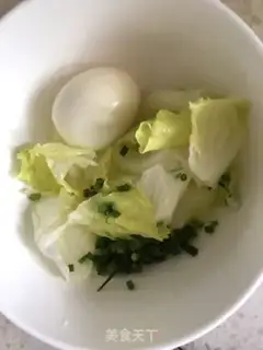 Make The green leaves meatball soup step 0