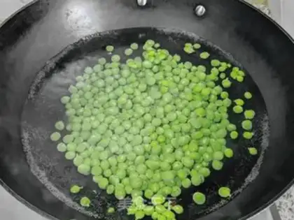 Make Peas, fried meat step 0