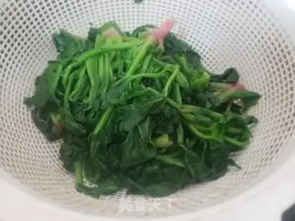 Make spinach fried goose eggs step 5