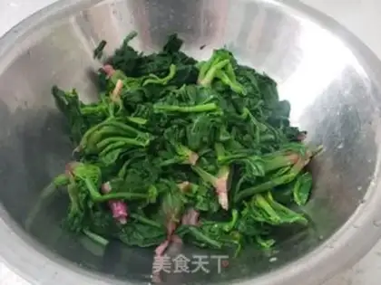 Make spinach fried goose eggs step 6
